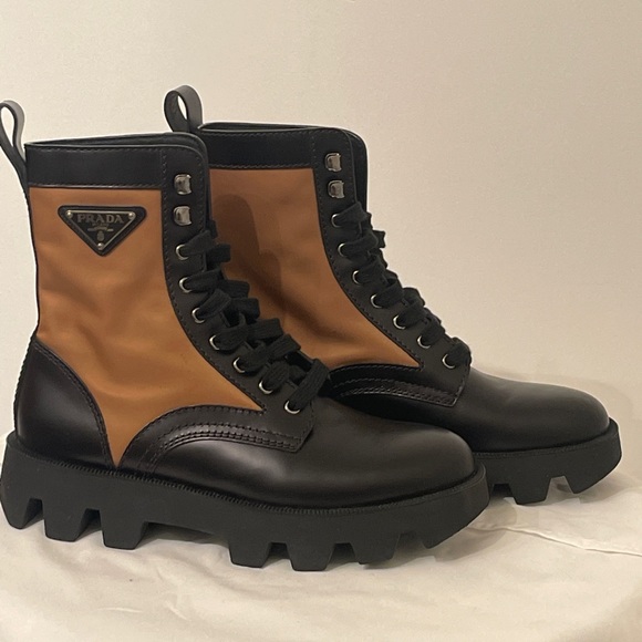 PRADA SS20 Fashion Show Rocksand Boot
Size Prada men ( 41 ) 7 us size 8 - Picture 2 of 3